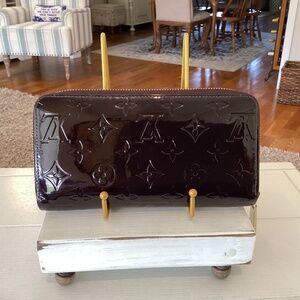 Louis Vuitton Vernis Black Zippy Zipper Wallet